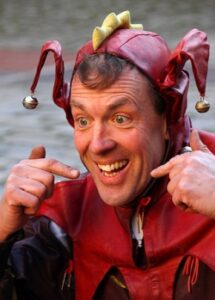 A Wisecracking Fool in King Obama’s Court Image